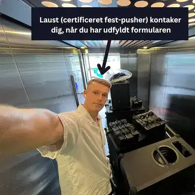 Billede af soundbokse og medejer, Laust Skrudland